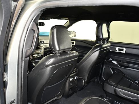 Used 2020 Ford Explorer XLT w/ Equipment Group 202A AWD/4WD image 46