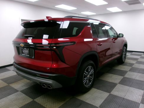Used 2024 Chevrolet Traverse LT w/ LPO, Floor Liner Package FWD image 15
