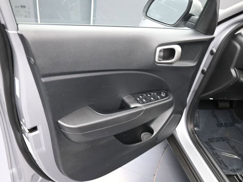 Certified 2025 Hyundai Venue SEL image 13