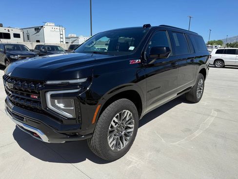 Used 2025 Chevrolet Suburban Z71 AWD/4WD image 7