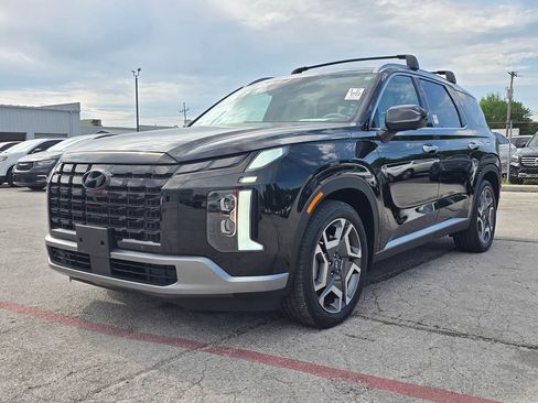 Used 2024 Hyundai Palisade Limited FWD image 3