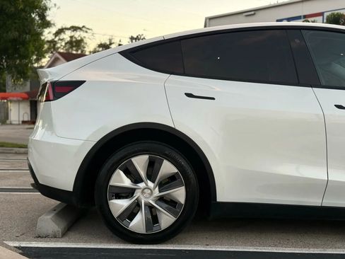 Used 2020 Tesla Model Y Long Range image 12