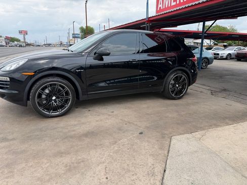 Used 2014 Porsche Cayenne S image 6