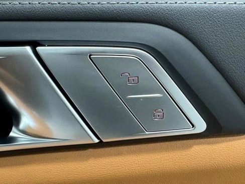 Used 2026 BMW X7 xDrive40i w/ Executive Package image 24