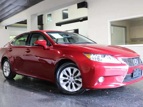 Used 2013 Lexus ES 300h w/ Luxury Pkg FWD image 38