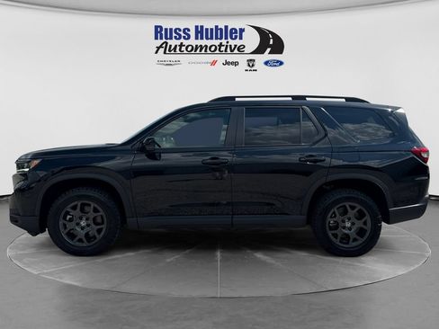 Used 2025 Honda Pilot TrailSport image 2