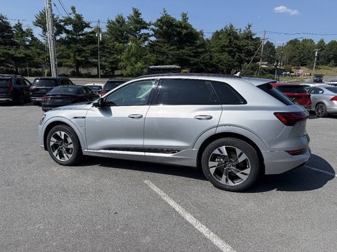 Used 2021 Audi e-tron Premium w/ Convenience Plus Package AWD/4WD image 7