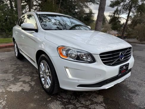 Used 2015 Volvo XC60 T5 Premier w/ Proximity Package image 3