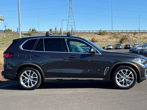Used 2022 BMW X5 xDrive40i w/ Climate Comfort Package image 2