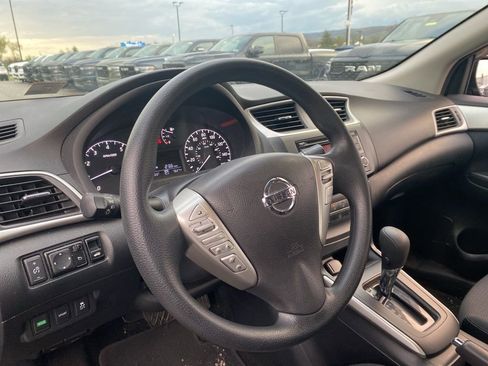 Used 2016 Nissan Sentra S image 7