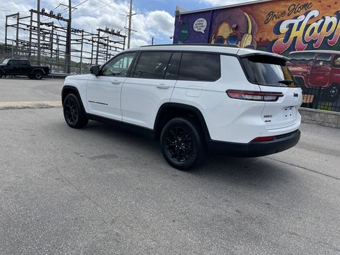 Used 2025 Jeep Grand Cherokee L Altitude AWD/4WD image 3