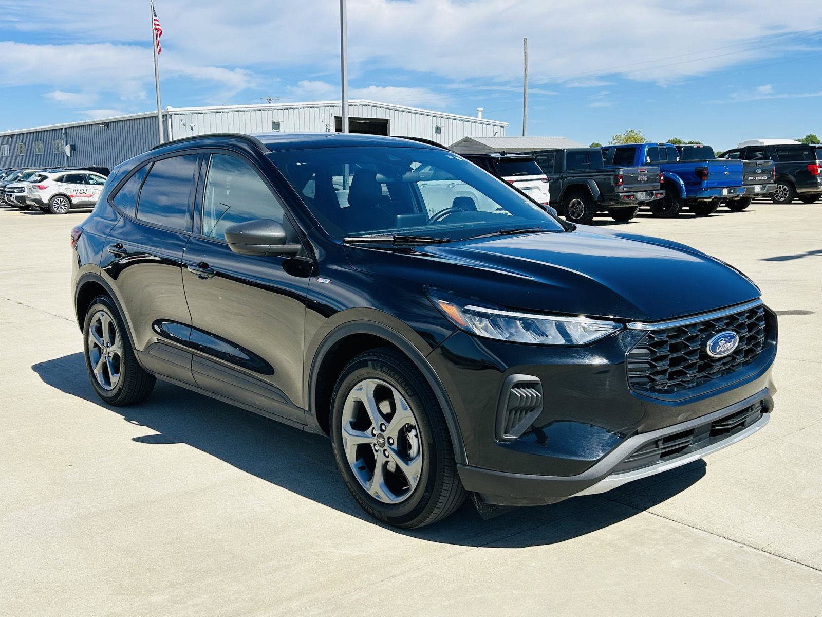 Used 2025 Ford Escape ST-Line FWD image 2