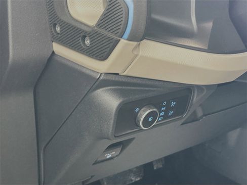 Used 2023 Ford Bronco Wildtrak image 7