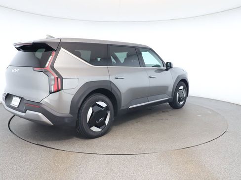 Used 2024 Kia EV9 Light Long Range image 5