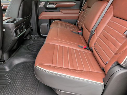 Used 2025 GMC Sierra 3500 Denali Ultimate AWD/4WD image 40