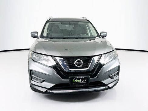 Used 2017 Nissan Rogue SV FWD image 2