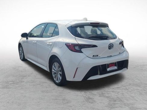 Certified 2025 Toyota Corolla SE w/ SE Package FWD image 5