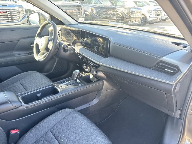 Used 2025 Nissan Kicks SV AWD/4WD image 26