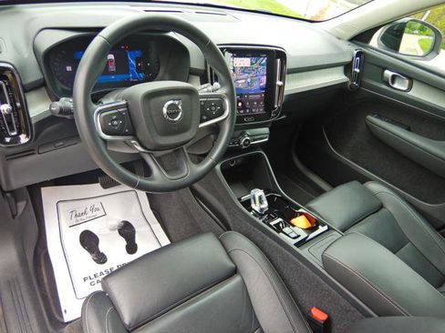 Used 2025 Volvo XC40 B5 Plus AWD/4WD image 13