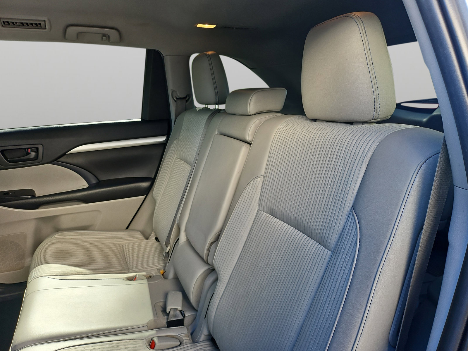 Used 2019 Toyota Highlander Plus AWD/4WD image 40
