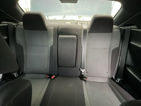 Used 2015 Dodge Challenger SXT image 25
