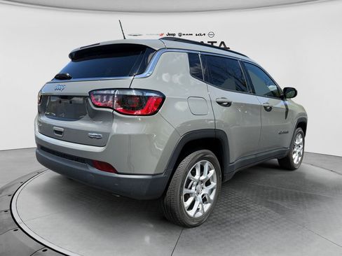 Used 2023 Jeep Compass Latitude w/ Sun and Sound Group AWD/4WD image 5