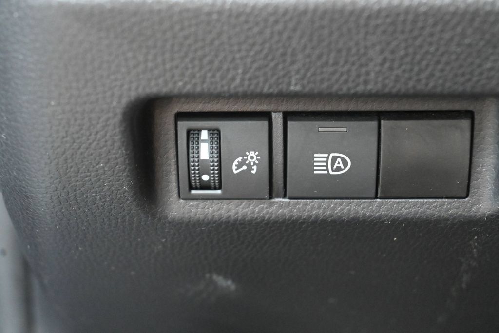 Certified 2025 Toyota RAV4 XLE AWD/4WD image 15