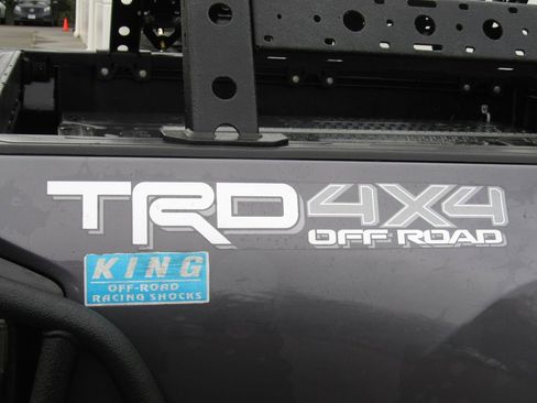 Used 2018 Toyota Tacoma TRD Off-Road image 11