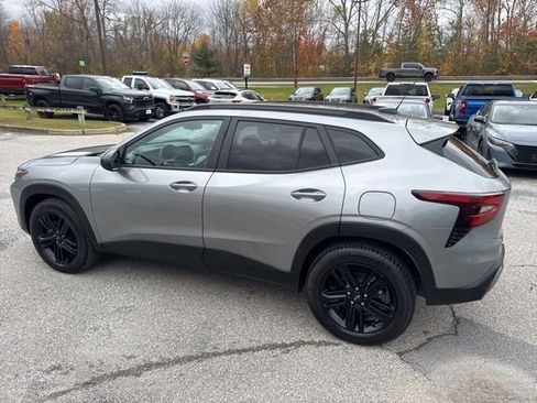 Used 2024 Chevrolet Trax ACTIV w/ Sunroof Package FWD image 25