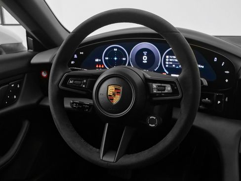 New 2025 Porsche Taycan image 31