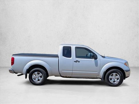 Used 2011 Nissan Frontier SV w/ SV Premium Utility Pkg AWD/4WD image 4