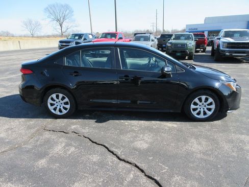 Used 2023 Toyota Corolla LE image 6