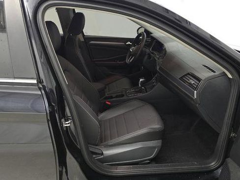 Used 2024 Volkswagen Jetta SE image 7