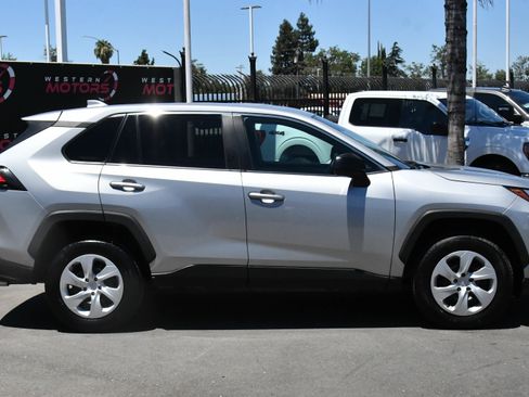 Used 2024 Toyota RAV4 LE AWD/4WD image 9