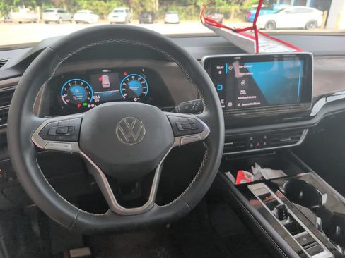 Used 2026 Volkswagen Atlas SE FWD image 12