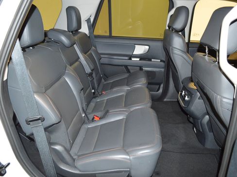 Used 2025 Ford Expedition Active AWD/4WD image 12