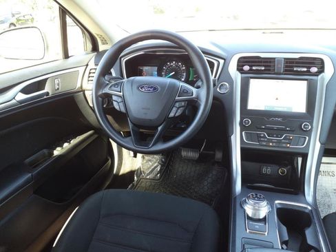 Used 2020 Ford Fusion SE image 12