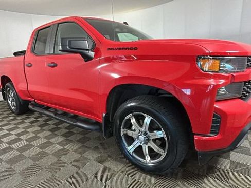 Used 2020 Chevrolet Silverado 1500 Custom w/ Custom Value Package AWD/4WD image 2