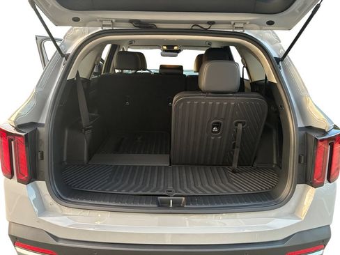 Used 2025 Kia Sorento S FWD image 27