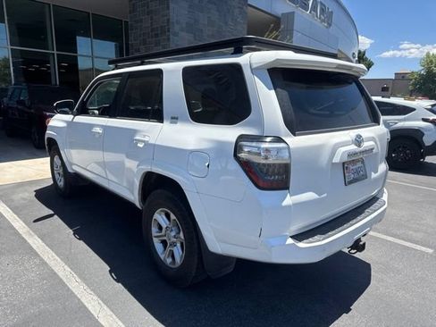 Used 2019 Toyota 4Runner SR5 AWD/4WD image 4