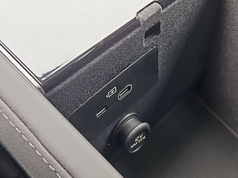 New 2026 Volvo XC90 B6 Ultra w/ Protection Package image 8