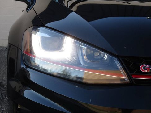 Used 2017 Volkswagen GTI SE FWD image 34