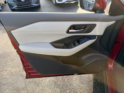 Used 2023 Nissan Rogue SL image 18