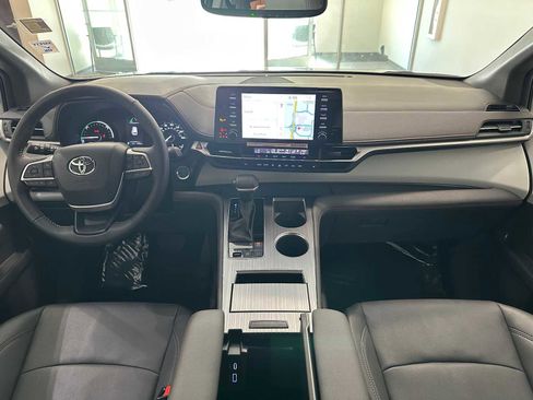 Used 2024 Toyota Sienna XSE AWD/4WD image 10
