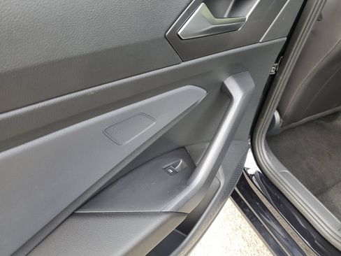 Used 2025 Volkswagen Jetta SE FWD image 11