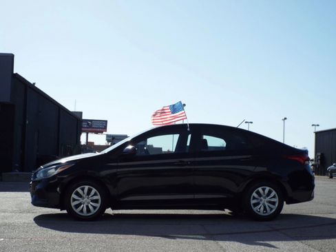 Used 2021 Hyundai Accent SE image 5
