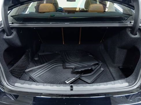 Used 2025 BMW 330i xDrive Sedan w/ Premium Package image 9