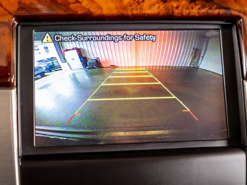 Used 2014 Cadillac Escalade Platinum image 11