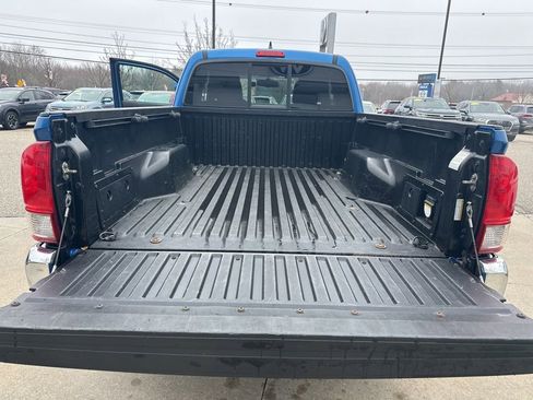 Used 2017 Toyota Tacoma TRD Off-Road w/ Tow Package AWD/4WD image 30