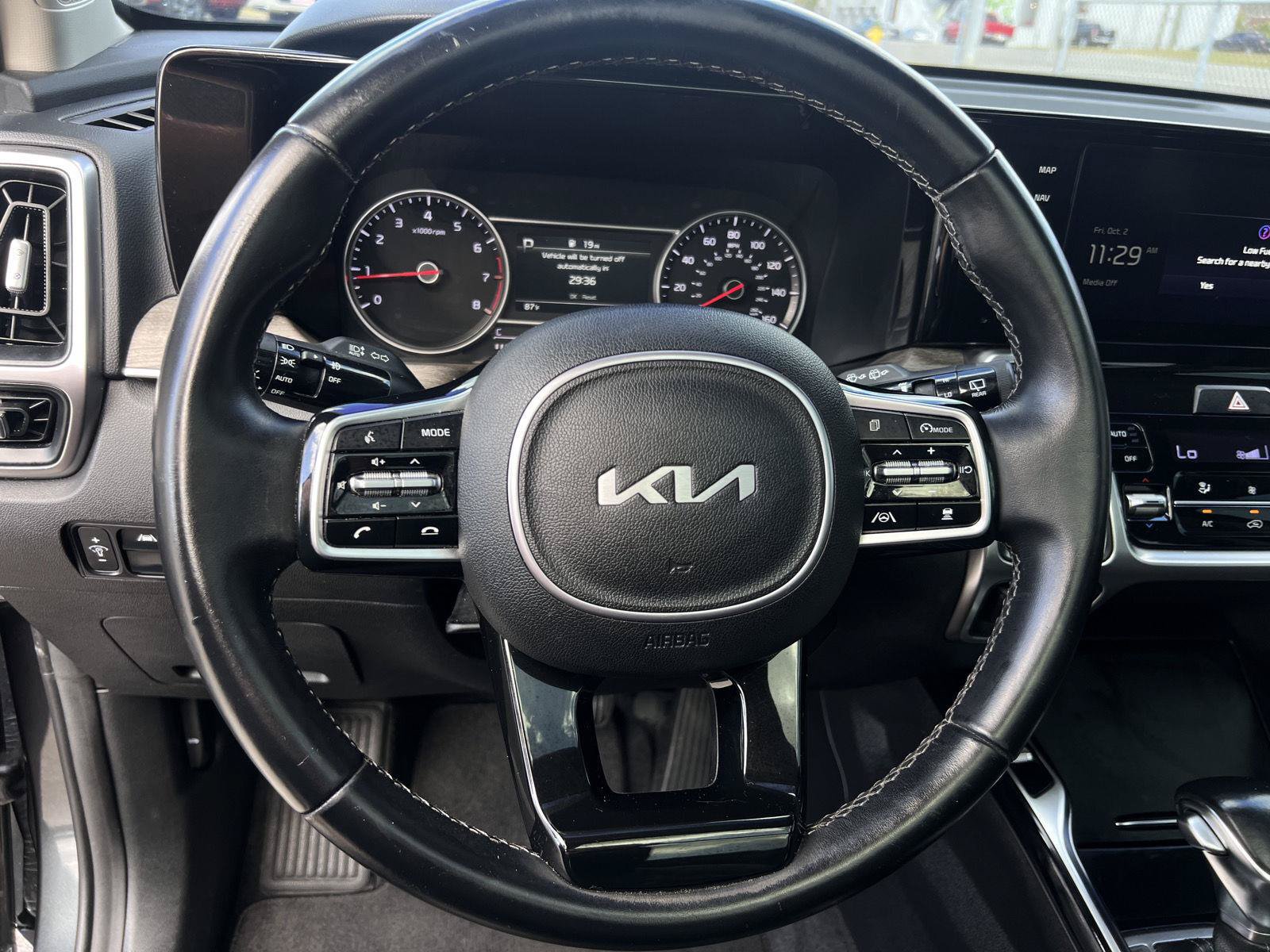 Used 2022 Kia Sorento EX w/ Panoramic Sunroof Package FWD image 6
